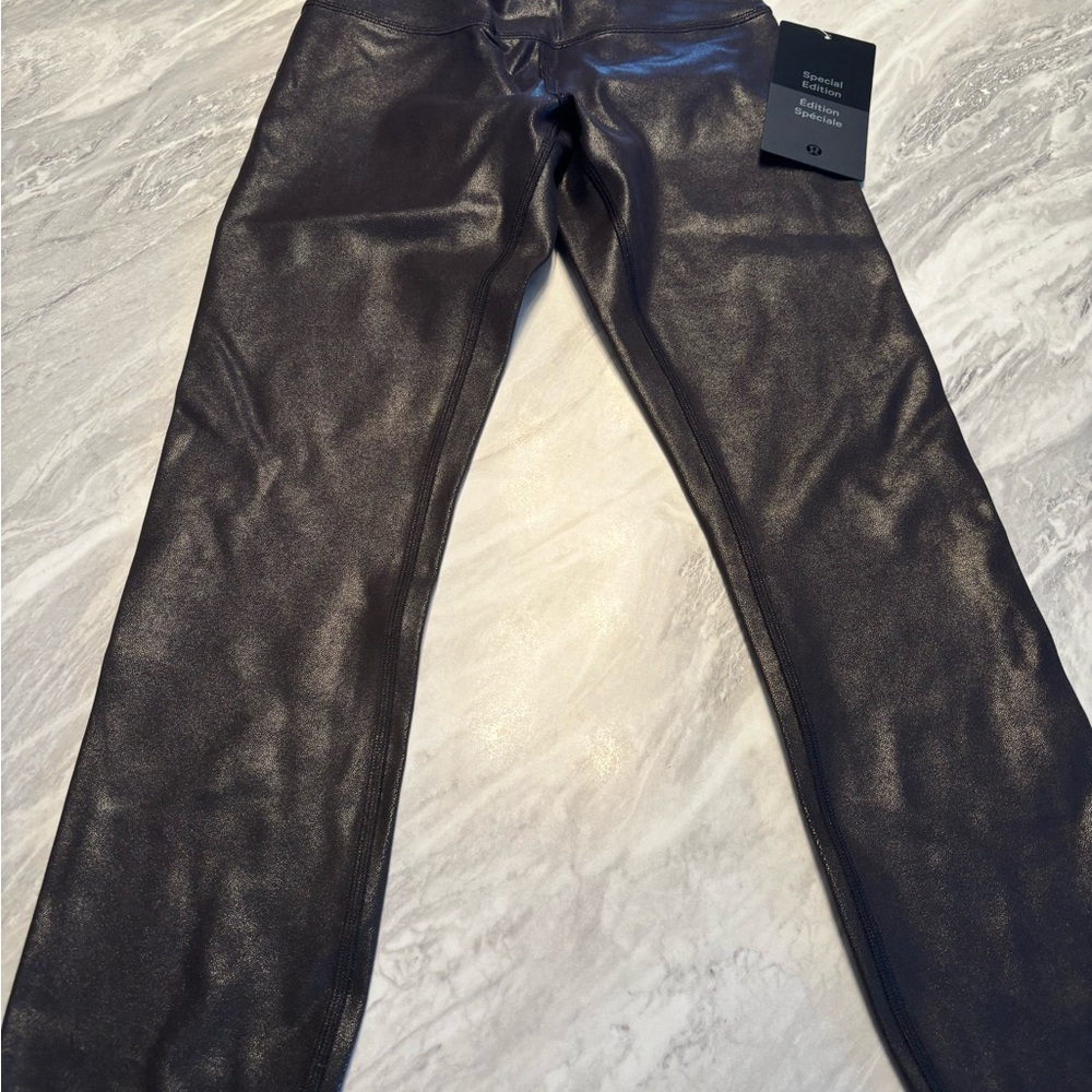 NWT Lululemon wonder train HR crop foil special edition